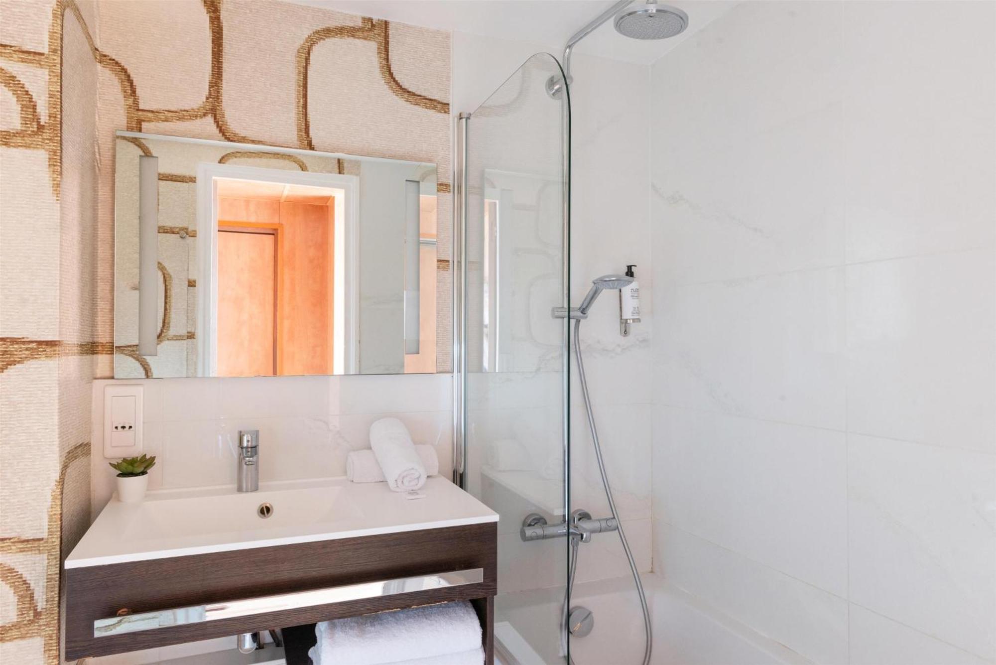 Hotel Western Ronceray Opéra 3*